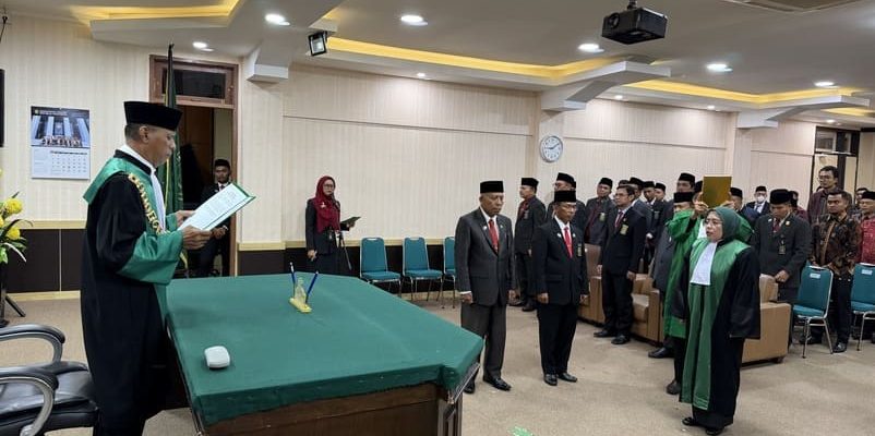 Keluarga Besar Pengadilan Agama Padang Panjang Hadiri Pelantikan Ketua Pengadilan Agama Painan